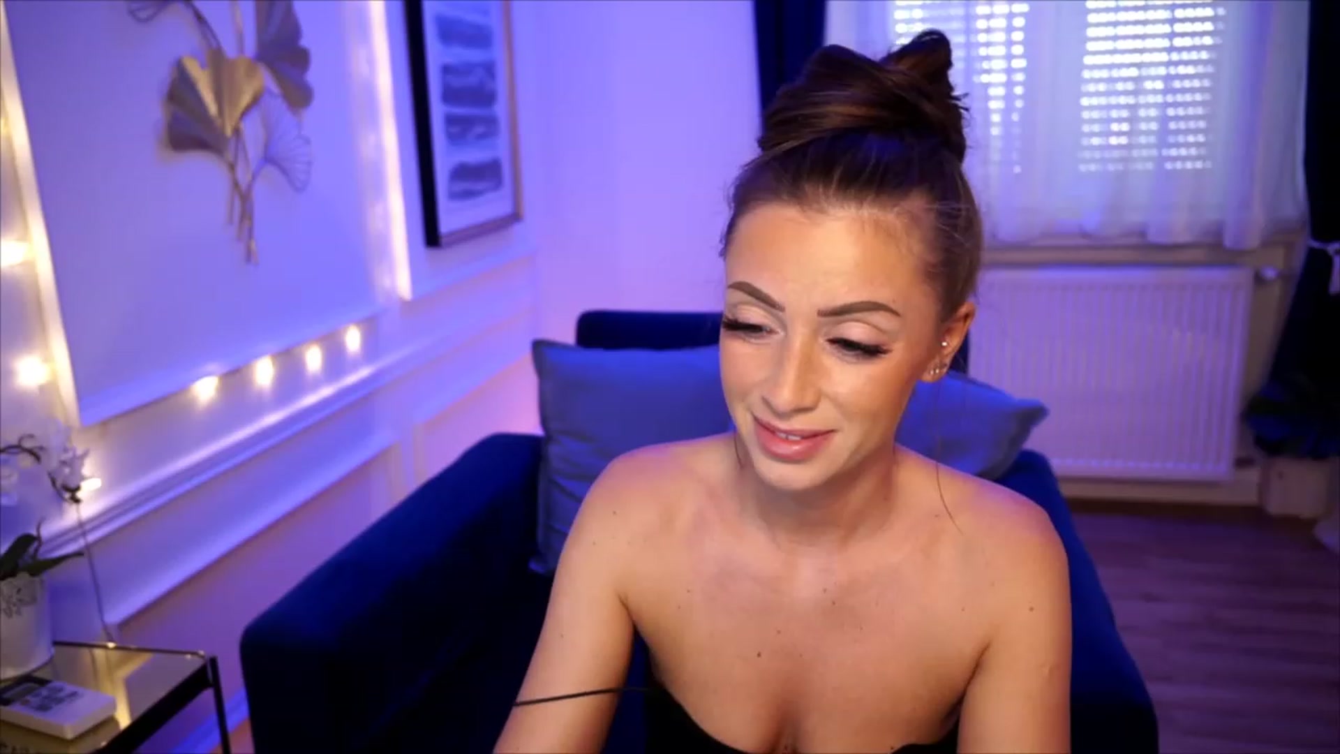 Gallery image thumbnail from emma_ruby's myfreecams stream on, 07/18/2023, 13:35 image 13 of 20