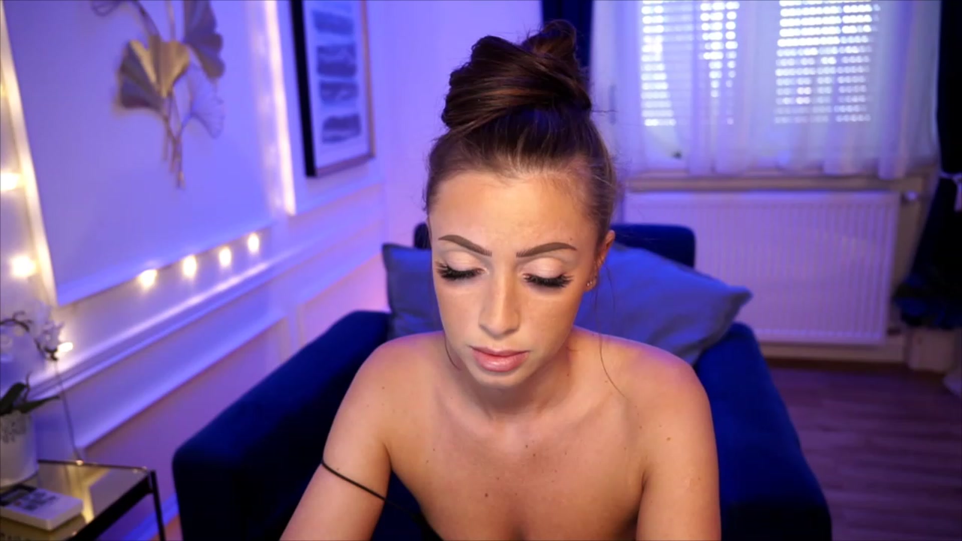 Gallery image thumbnail from emma_ruby's myfreecams stream on, 07/18/2023, 13:35 image 11 of 20