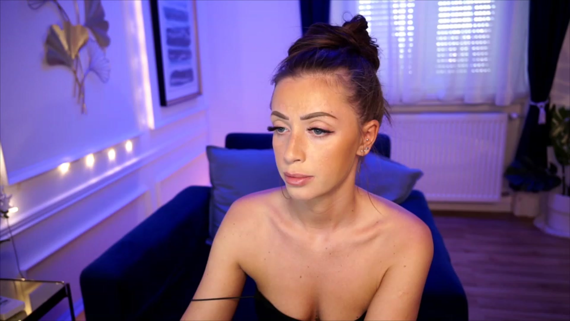 Gallery image thumbnail from emma_ruby's myfreecams stream on, 07/18/2023, 13:35 image 16 of 20
