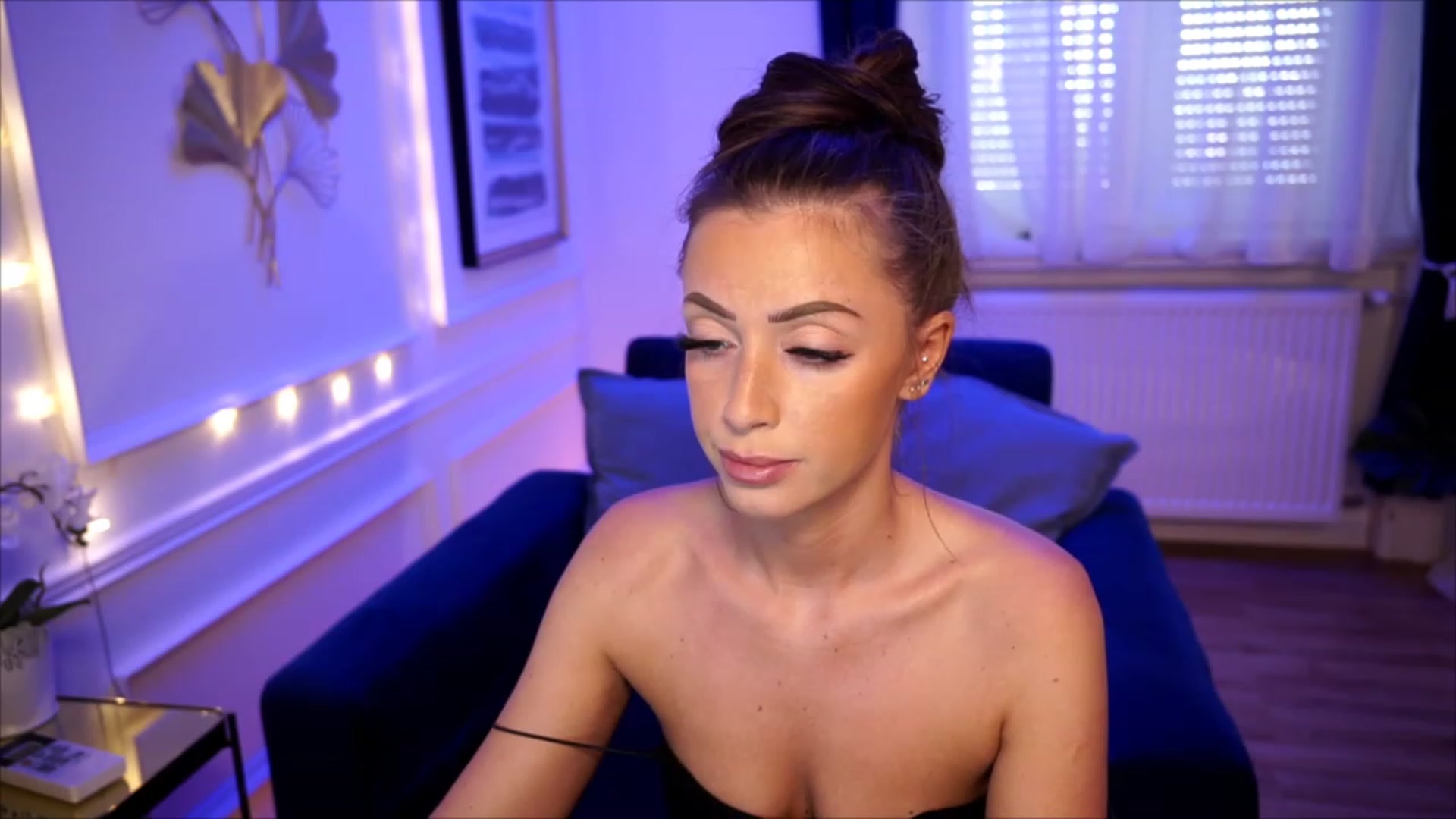 Gallery image thumbnail from emma_ruby's myfreecams stream on, 07/18/2023, 13:35 image 12 of 20