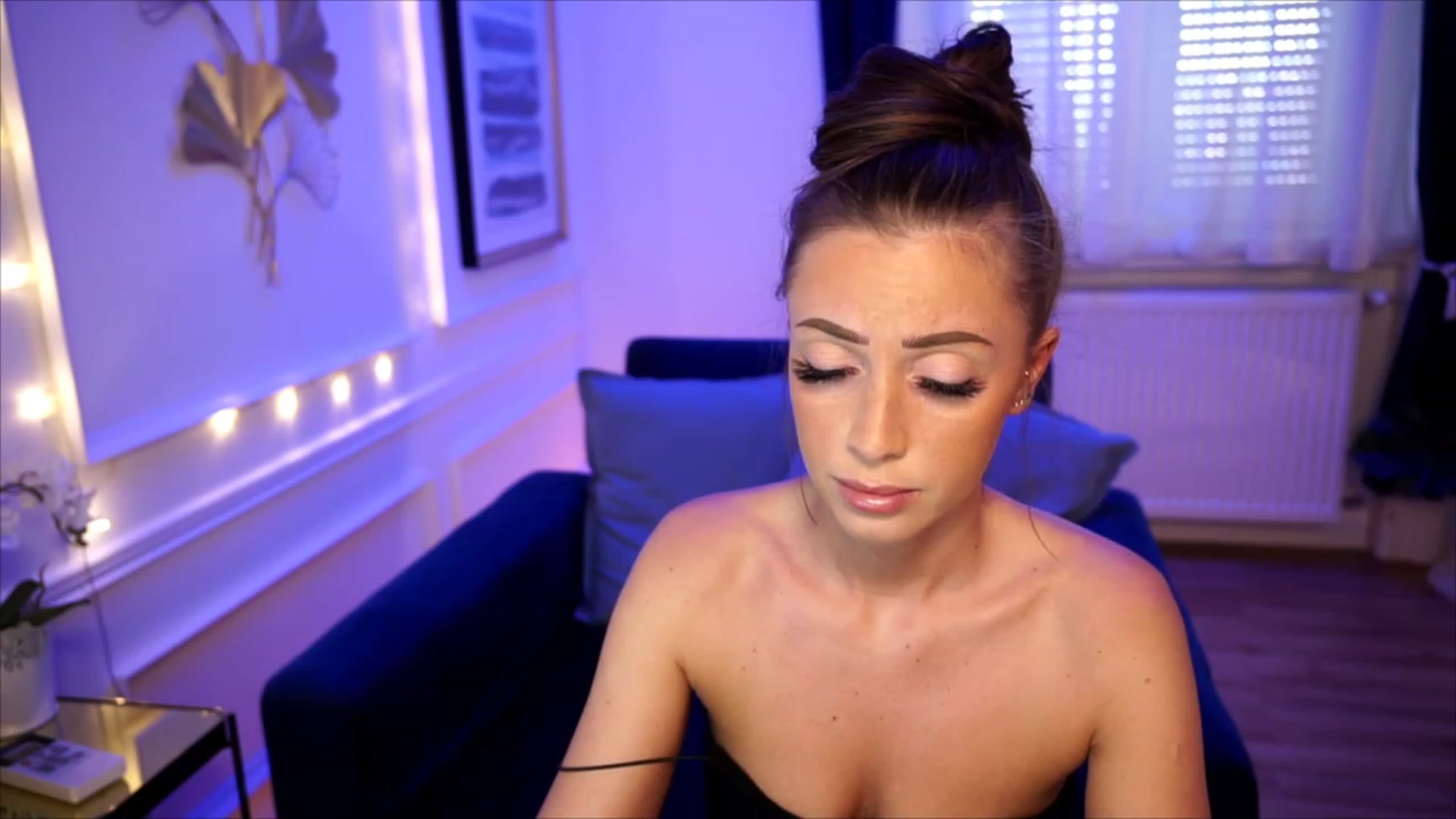 Gallery image thumbnail from emma_ruby's myfreecams stream on, 07/18/2023, 13:35 image 15 of 20