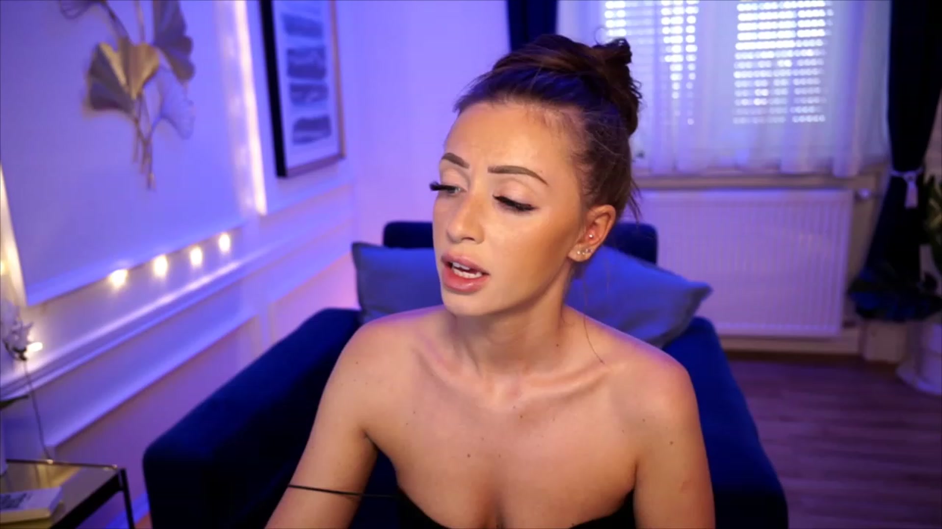 Gallery image thumbnail from emma_ruby's myfreecams stream on, 07/18/2023, 13:35 image 2 of 20