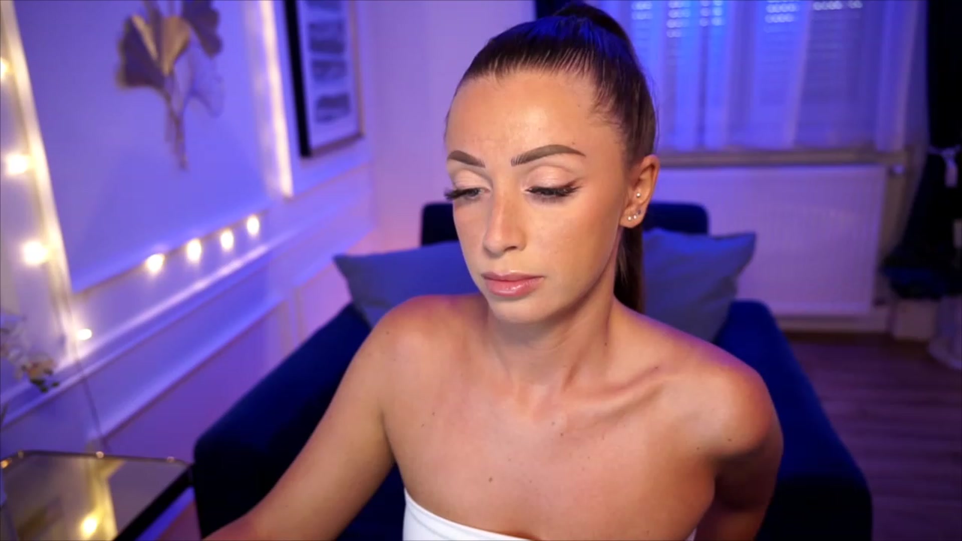 Gallery image thumbnail from emma_ruby's myfreecams stream on, 07/26/2023, 17:59 image 19 of 20