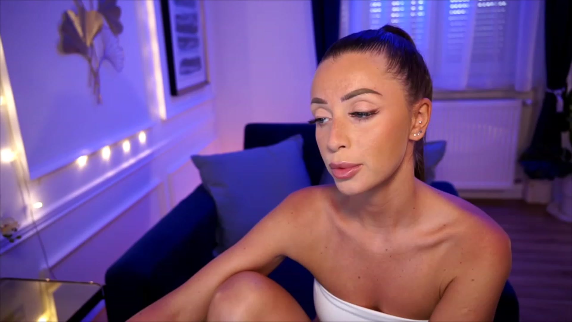 Gallery image thumbnail from emma_ruby's myfreecams stream on, 07/26/2023, 17:59 image 10 of 20