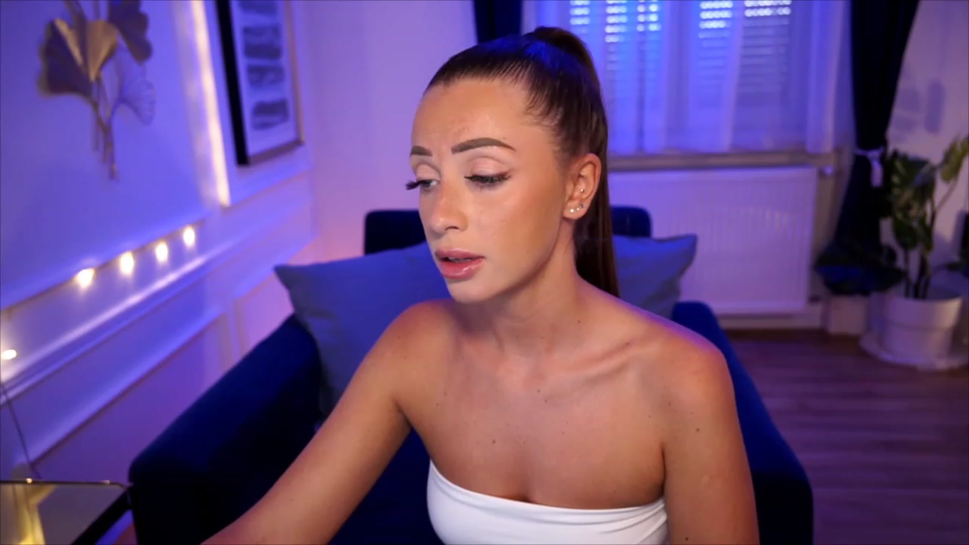 Gallery image thumbnail from emma_ruby's myfreecams stream on, 07/26/2023, 17:59 image 1 of 20