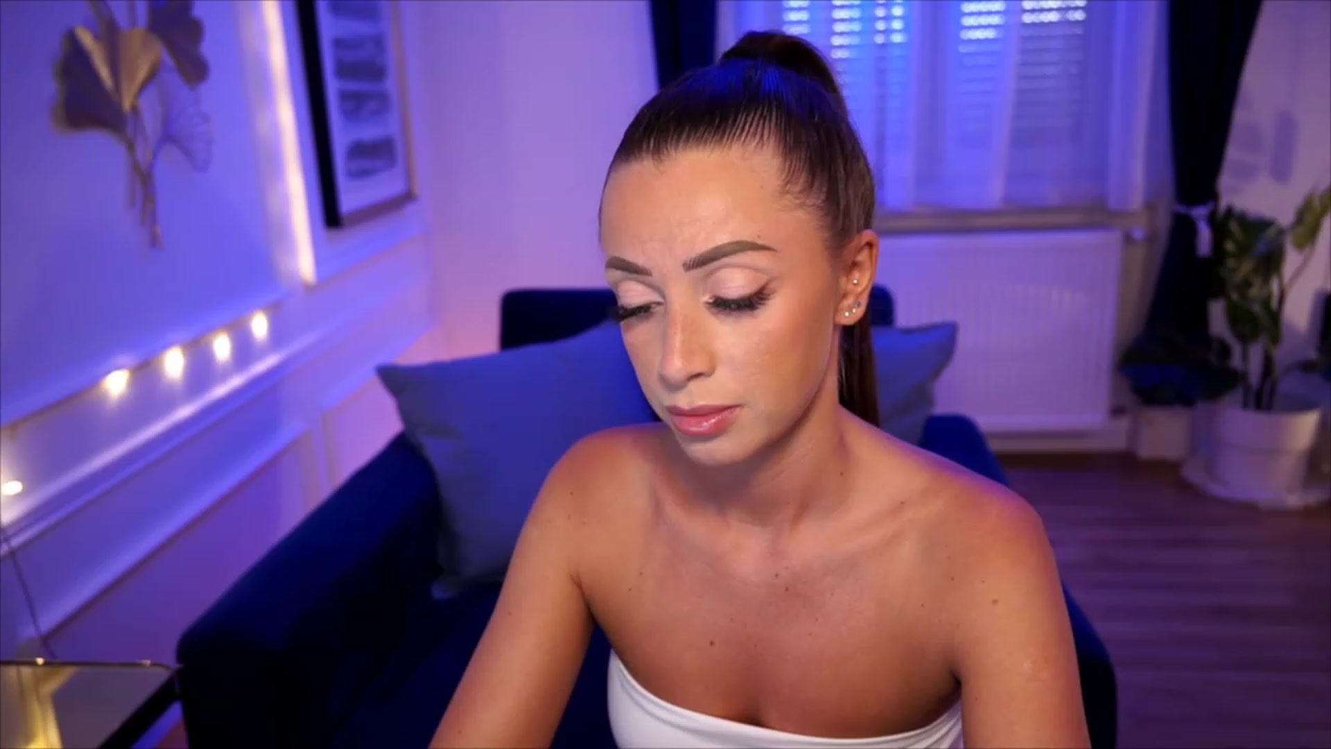 Gallery image thumbnail from emma_ruby's myfreecams stream on, 07/26/2023, 17:59 image 2 of 20