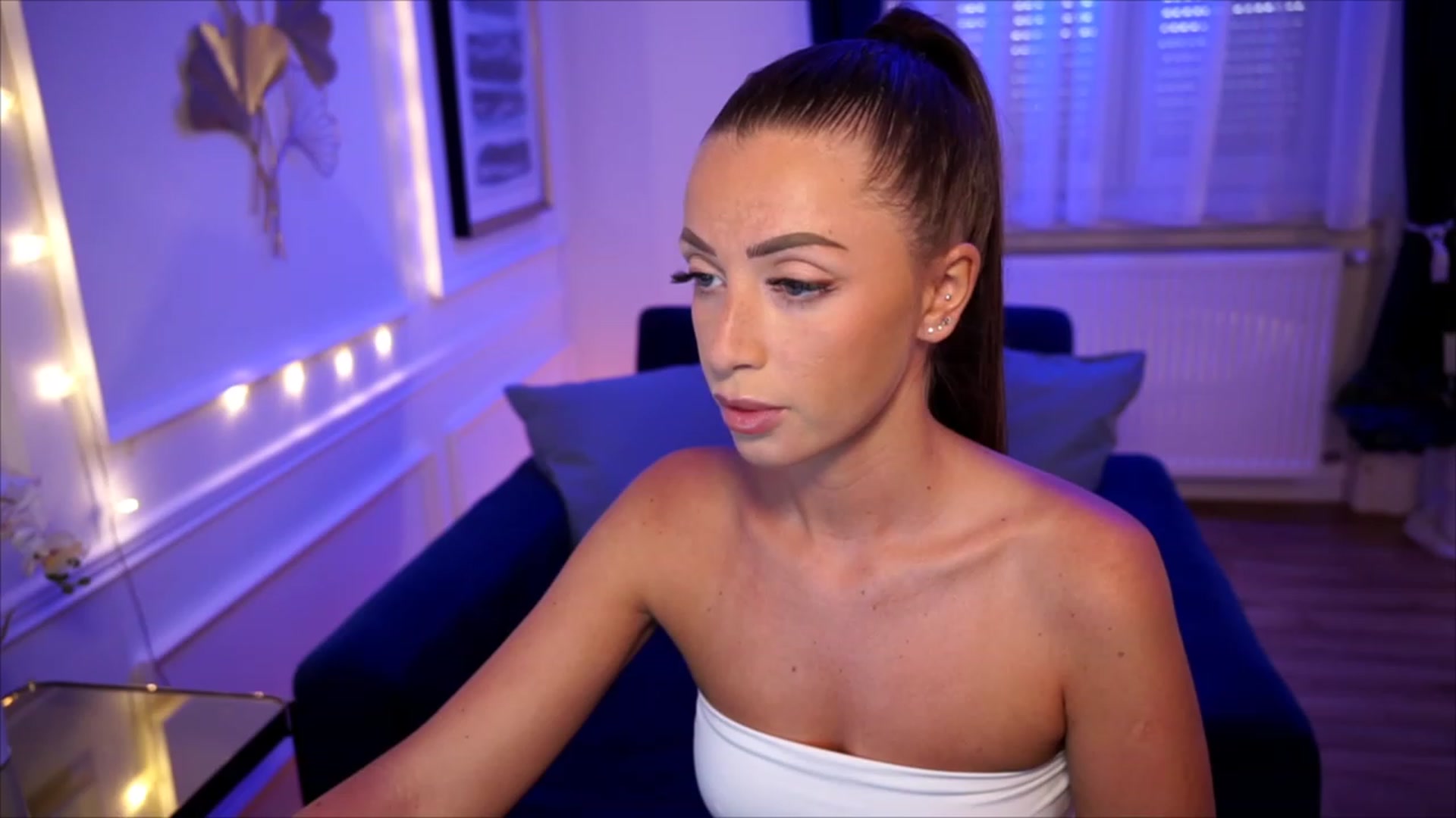 Gallery image thumbnail from emma_ruby's myfreecams stream on, 07/26/2023, 17:59 image 17 of 20