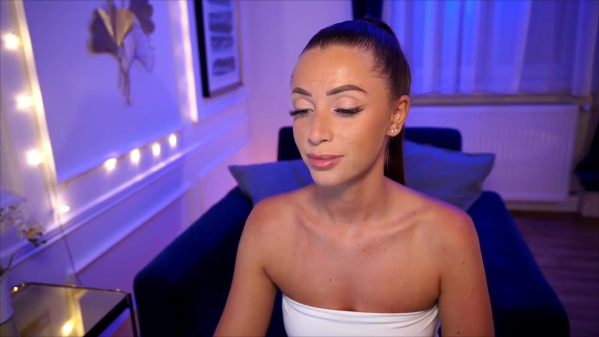 Gallery image thumbnail from emma_ruby's myfreecams stream on, 07/26/2023, 19:02 image 15 of 20