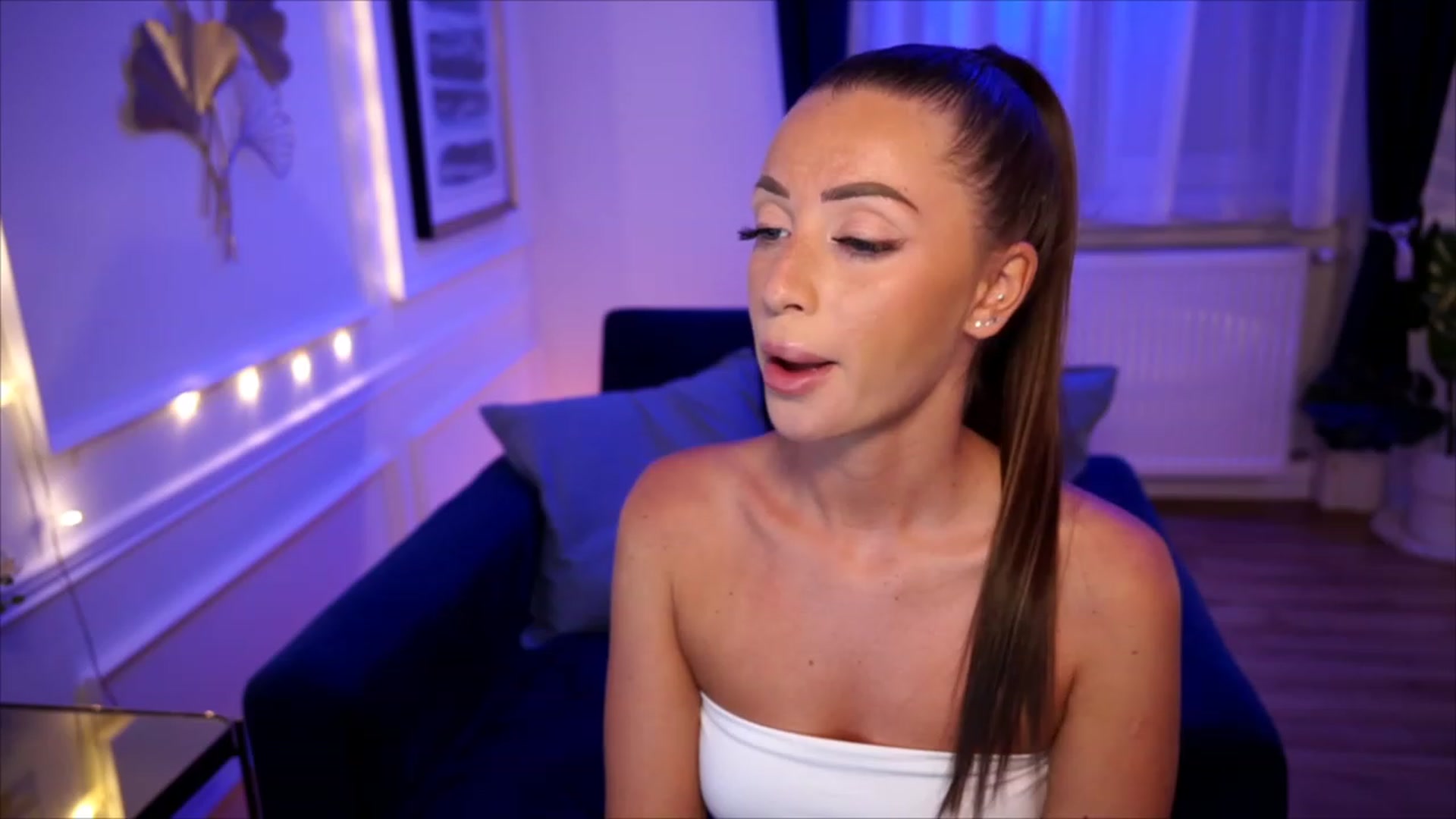 Gallery image thumbnail from emma_ruby's myfreecams stream on, 07/26/2023, 19:02 image 10 of 20