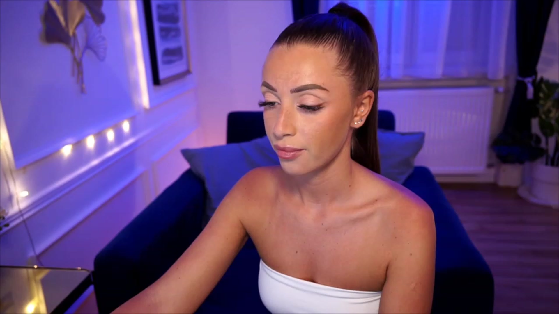 Gallery image thumbnail from emma_ruby's myfreecams stream on, 07/26/2023, 19:02 image 4 of 20