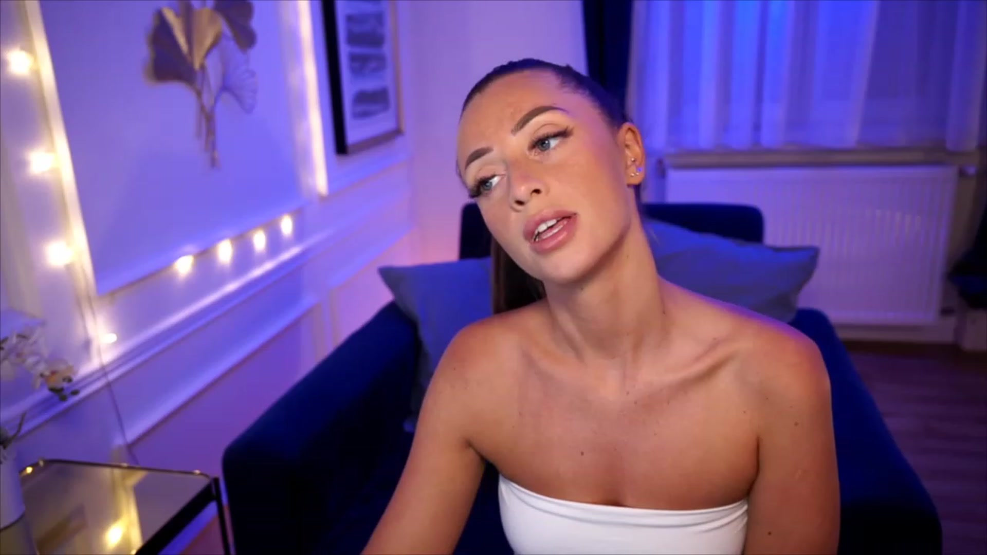 Gallery image thumbnail from emma_ruby's myfreecams stream on, 07/26/2023, 19:02 image 19 of 20