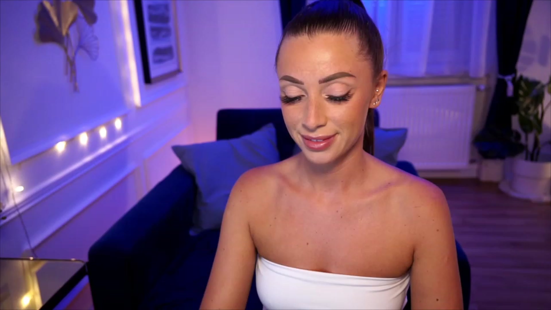 Gallery image thumbnail from emma_ruby's myfreecams stream on, 07/26/2023, 19:02 image 1 of 20