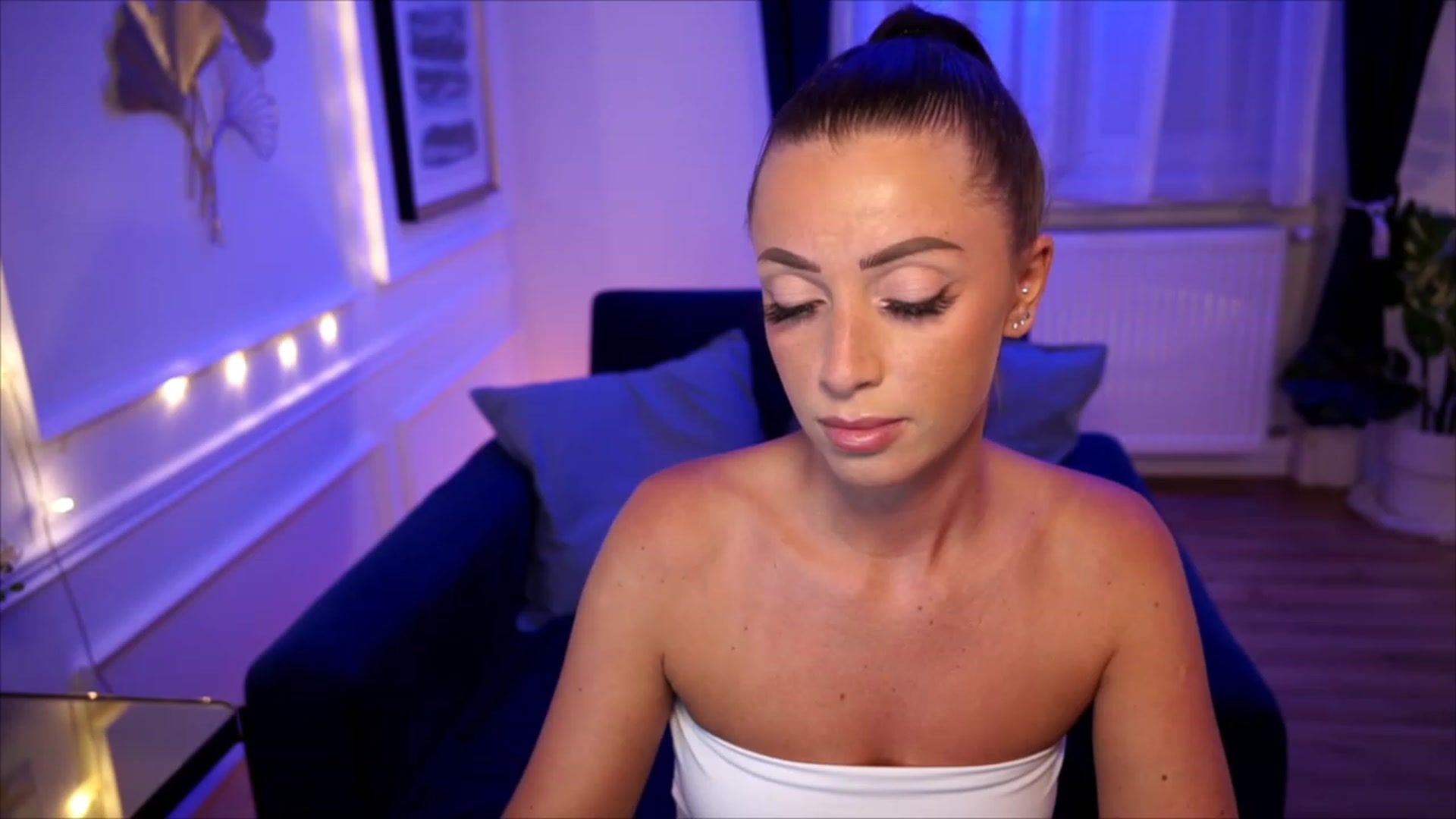 Gallery image thumbnail from emma_ruby's myfreecams stream on, 07/26/2023, 19:02 image 5 of 20