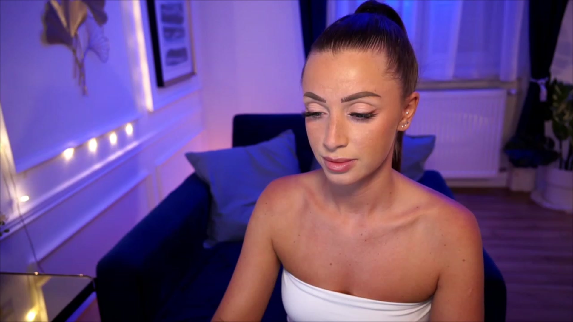 Gallery image thumbnail from emma_ruby's myfreecams stream on, 07/26/2023, 19:02 image 3 of 20