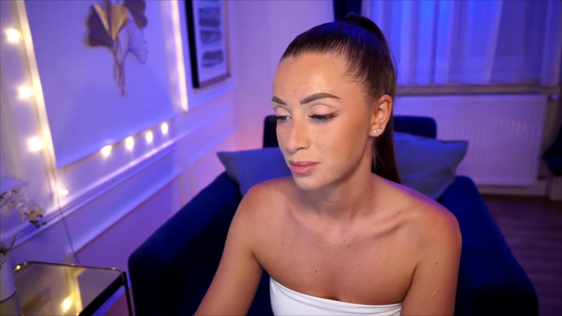 Gallery image thumbnail from emma_ruby's myfreecams stream on, 07/26/2023, 19:02 image 18 of 20