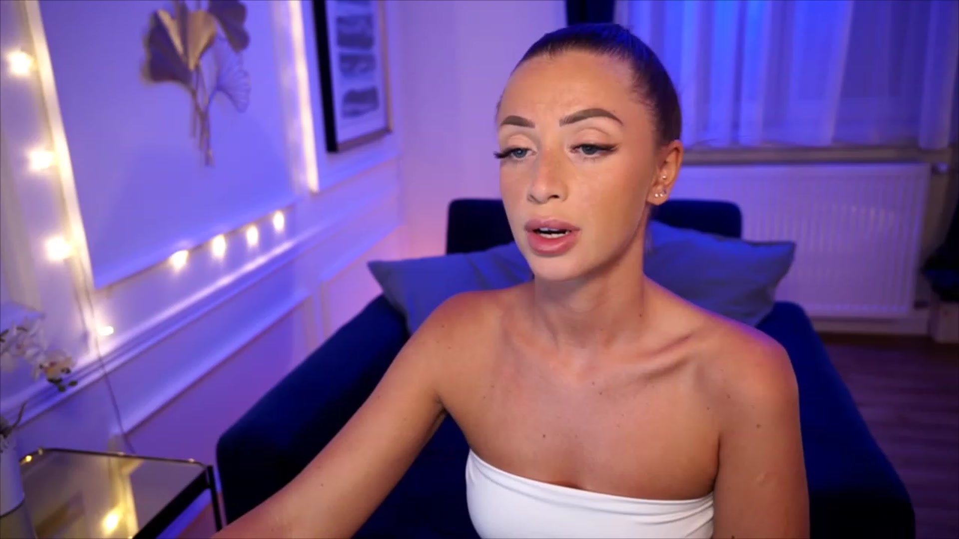 Gallery image thumbnail from emma_ruby's myfreecams stream on, 07/26/2023, 19:02 image 12 of 20