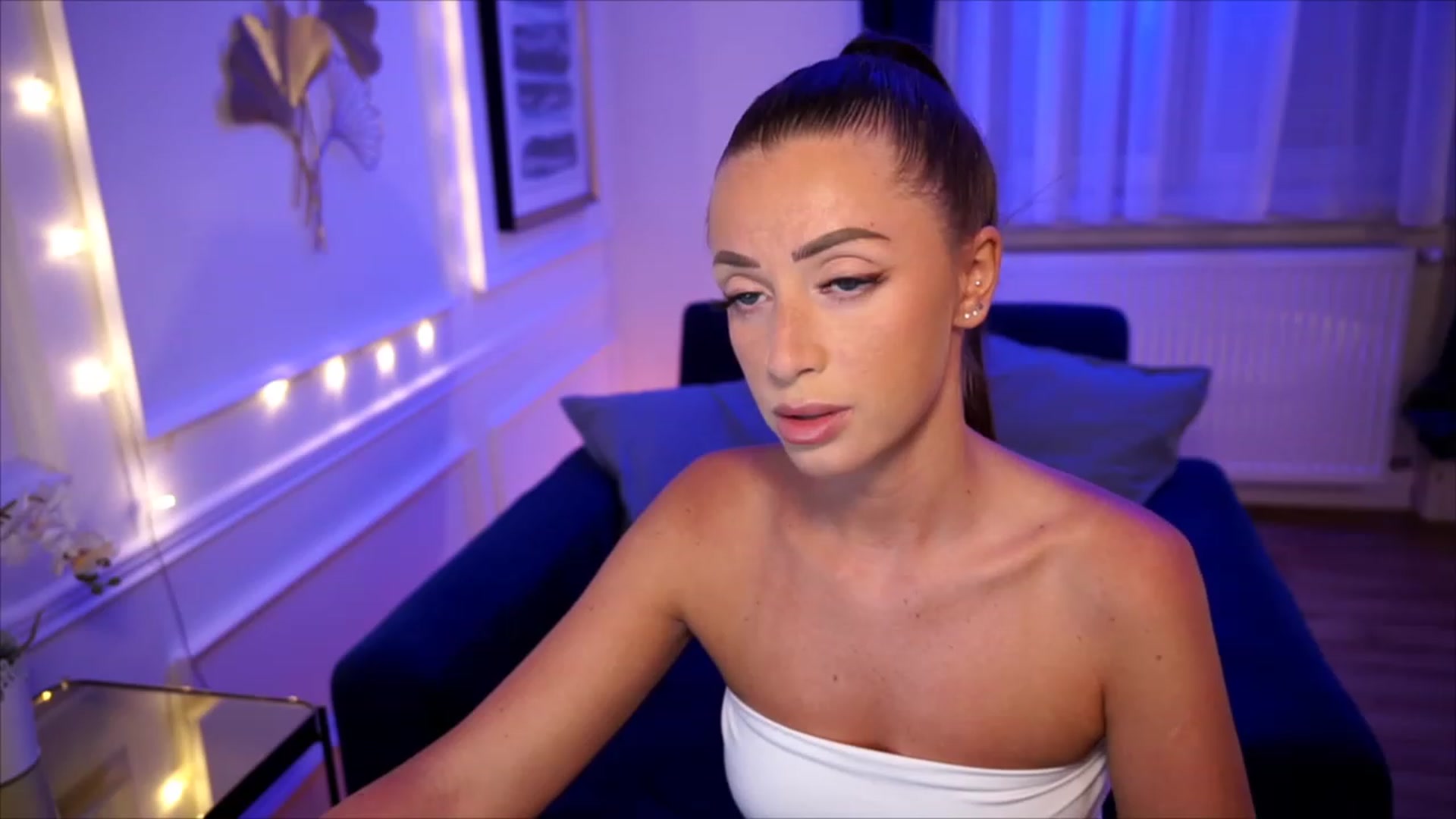 Gallery image thumbnail from emma_ruby's myfreecams stream on, 07/26/2023, 19:02 image 11 of 20