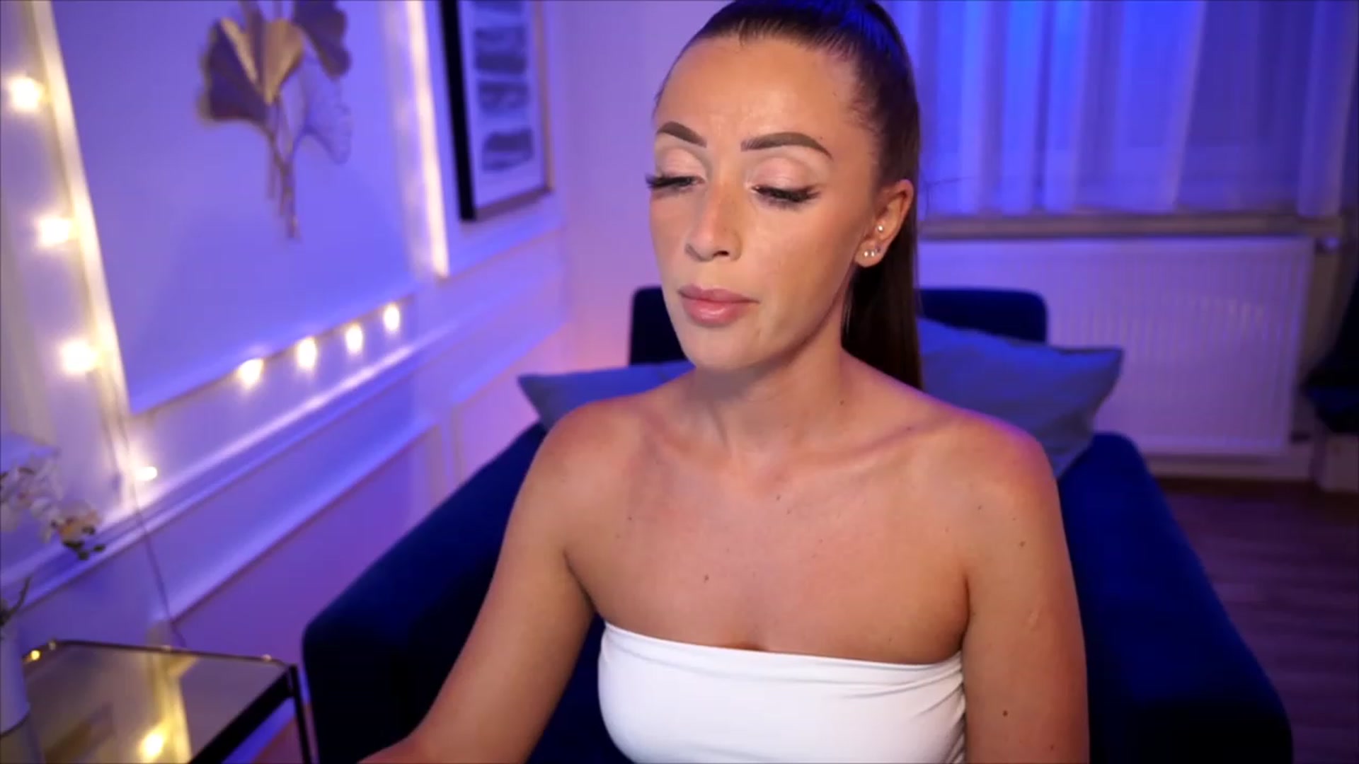 Gallery image thumbnail from emma_ruby's myfreecams stream on, 07/26/2023, 19:02 image 14 of 20