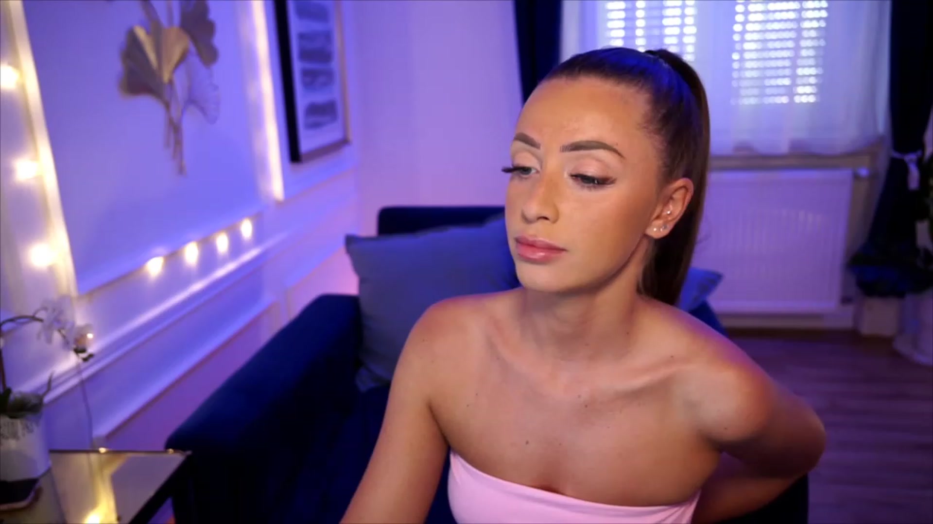 Gallery image thumbnail from emma_ruby's myfreecams stream on, 07/28/2023, 14:28 image 5 of 20
