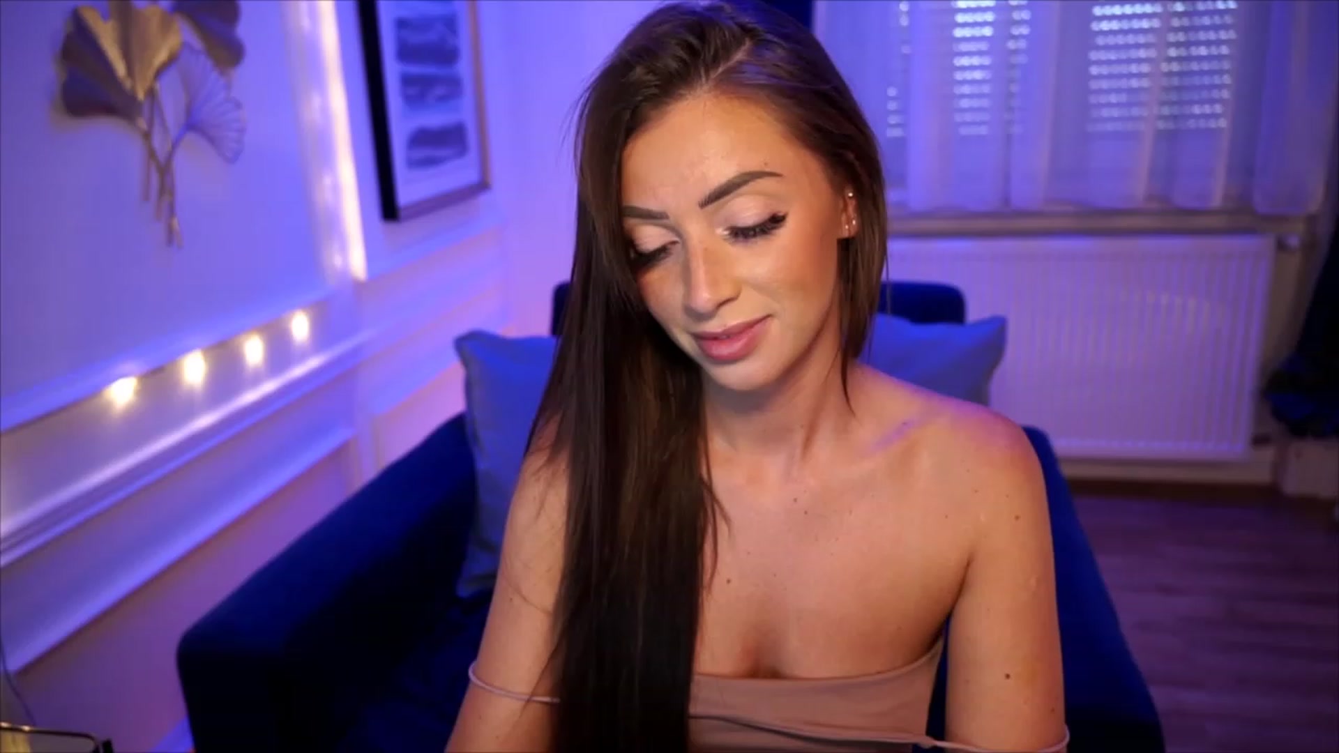 Gallery image thumbnail from emma_ruby's myfreecams stream on, 07/30/2023, 12:27 image 15 of 20
