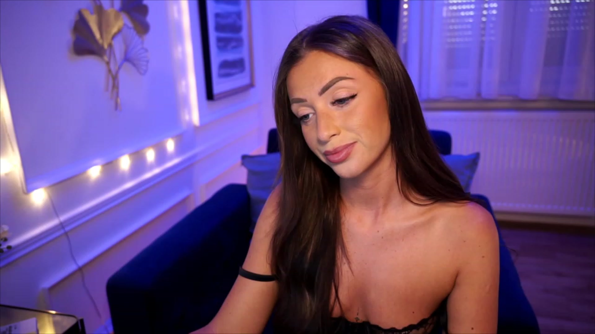 Gallery image thumbnail from emma_ruby's myfreecams stream on, 07/31/2023, 18:07 image 17 of 20