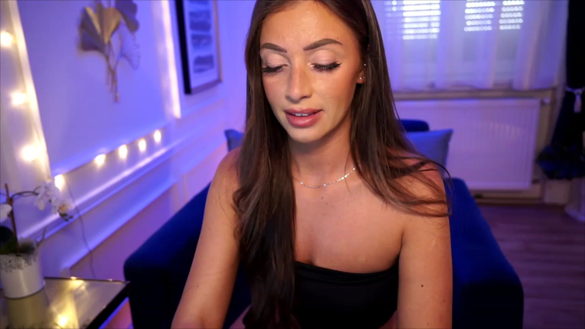 Gallery image thumbnail from emma_ruby's myfreecams stream on, 08/03/2023, 14:42 image 4 of 20