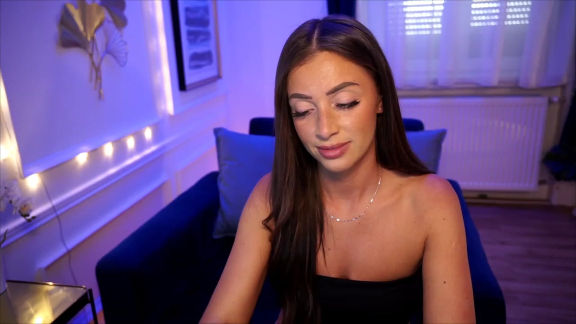 Gallery image thumbnail from emma_ruby's myfreecams stream on, 08/03/2023, 14:42 image 17 of 20