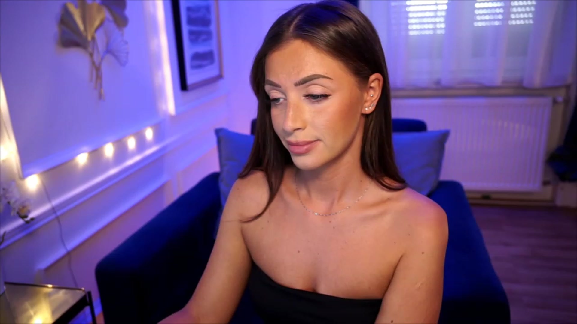 Gallery image thumbnail from emma_ruby's myfreecams stream on, 08/03/2023, 14:42 image 19 of 20