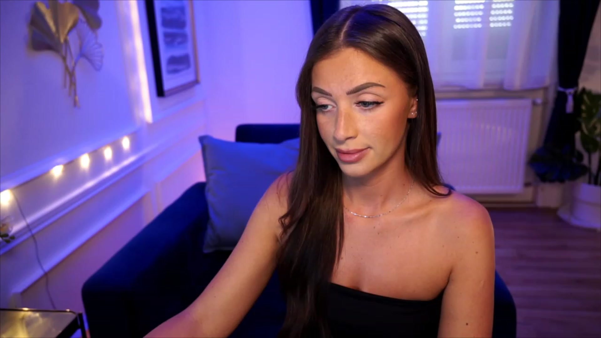 Gallery image thumbnail from emma_ruby's myfreecams stream on, 08/03/2023, 14:42 image 13 of 20