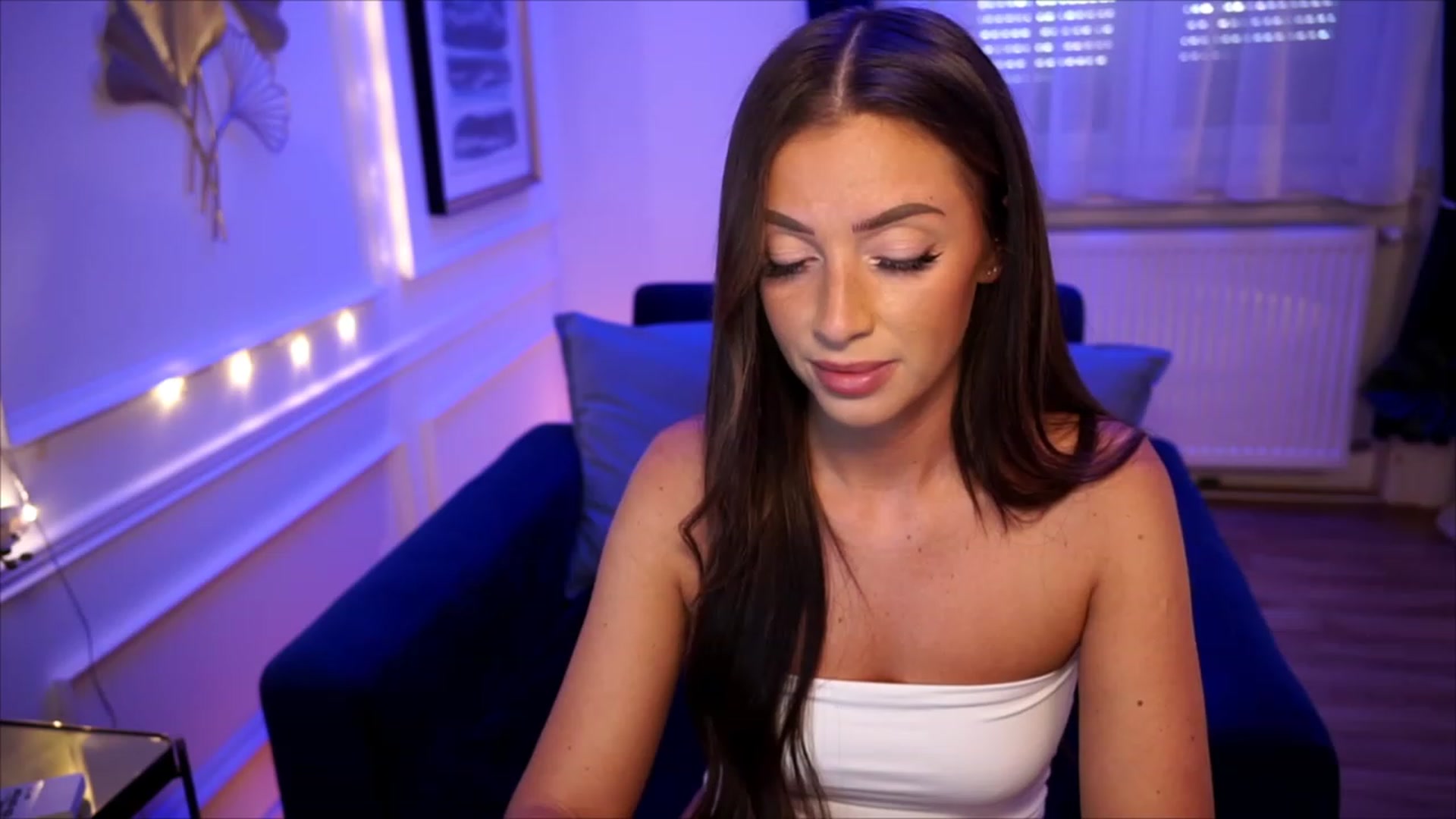 Gallery image thumbnail from emma_ruby's myfreecams stream on, 08/04/2023, 10:04 image 11 of 20