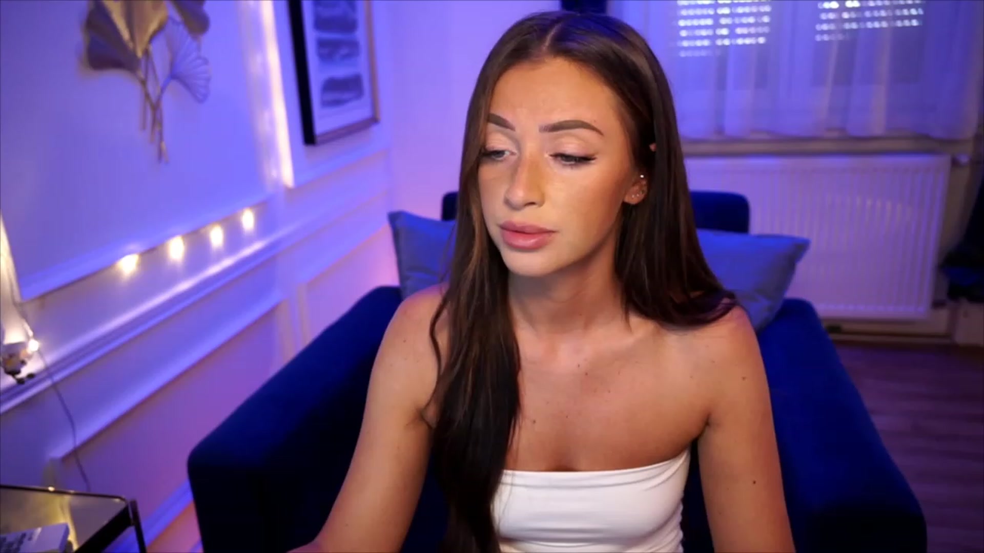 Gallery image thumbnail from emma_ruby's myfreecams stream on, 08/04/2023, 10:04 image 7 of 20