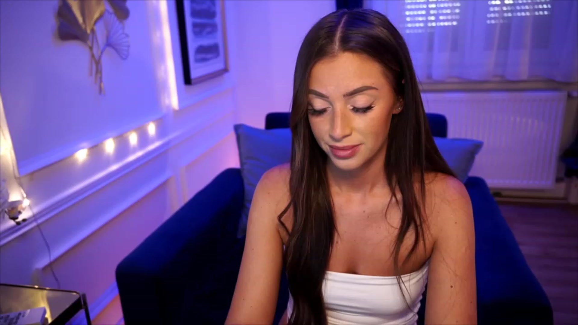 Gallery image thumbnail from emma_ruby's myfreecams stream on, 08/04/2023, 10:04 image 8 of 20