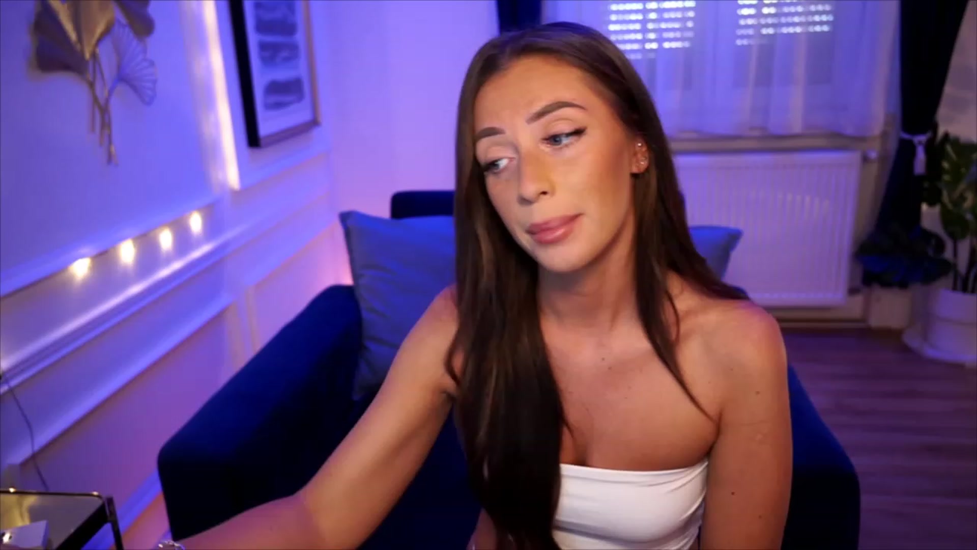 Gallery image thumbnail from emma_ruby's myfreecams stream on, 08/04/2023, 10:04 image 1 of 20