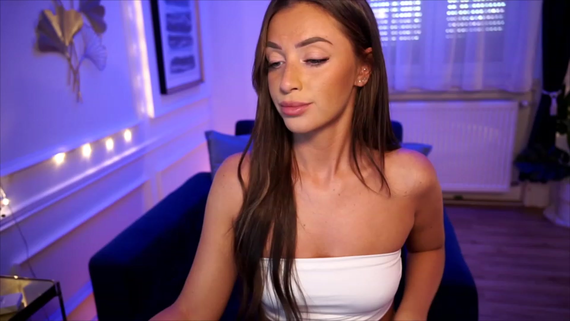 Gallery image thumbnail from emma_ruby's myfreecams stream on, 08/04/2023, 10:04 image 20 of 20