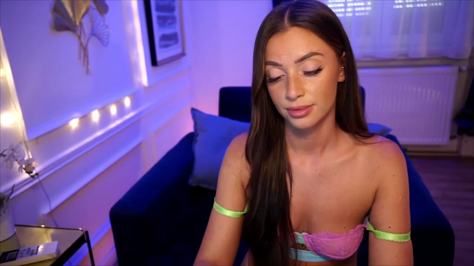 Gallery image thumbnail from emma_ruby's myfreecams stream on, 08/04/2023, 15:44 image 2 of 20