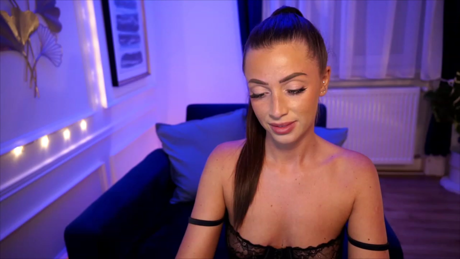 Gallery image thumbnail from emma_ruby's myfreecams stream on, 08/05/2023, 19:04 image 9 of 20