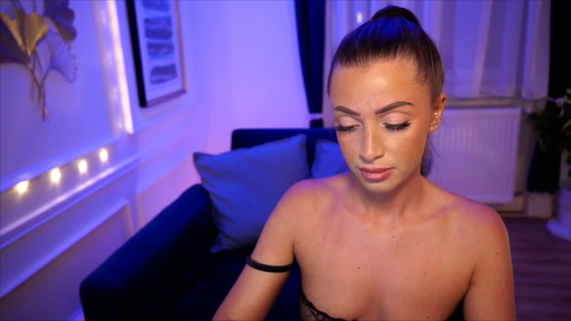 Gallery image thumbnail from emma_ruby's myfreecams stream on, 08/05/2023, 19:04 image 13 of 20