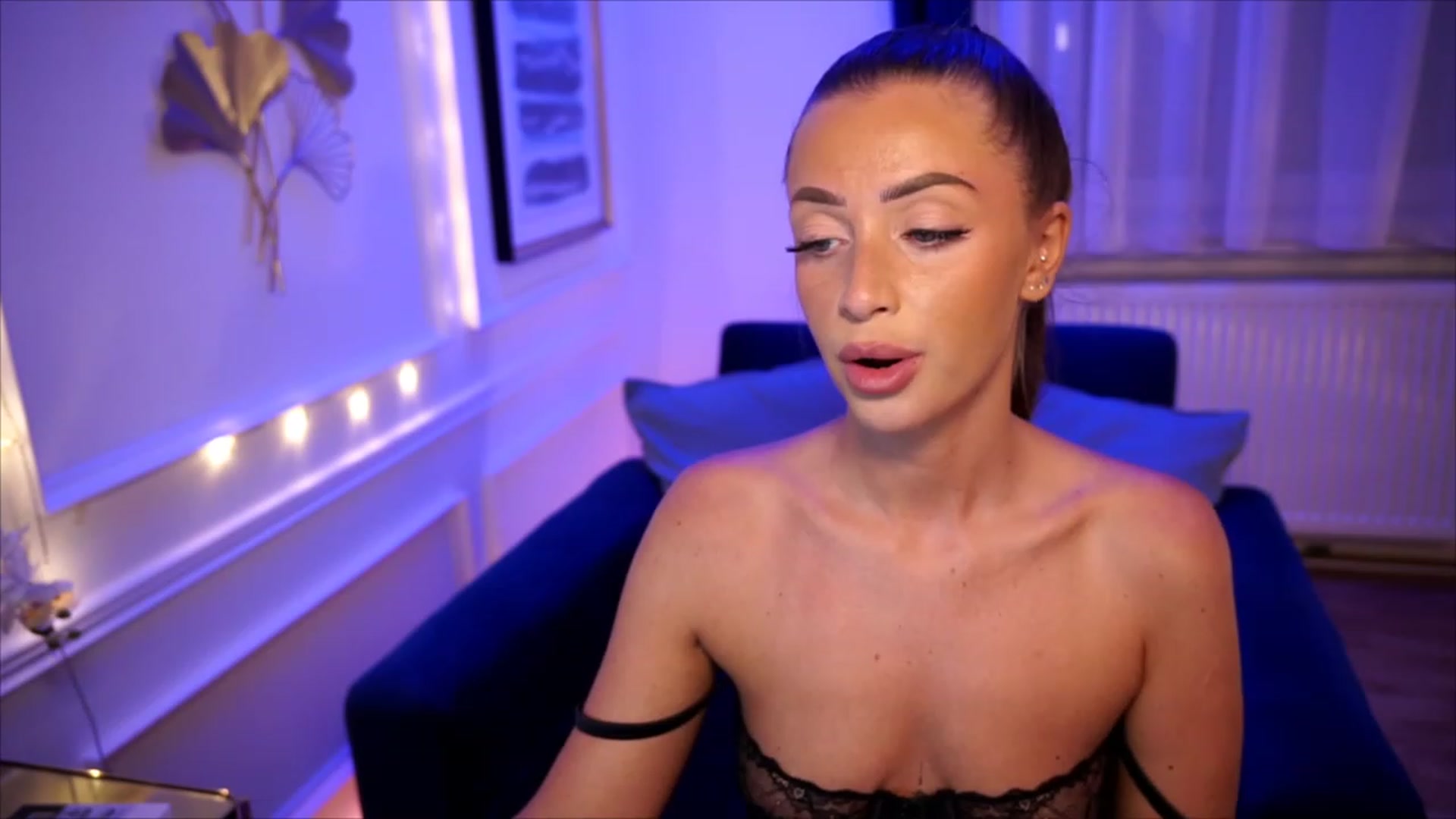 Gallery image thumbnail from emma_ruby's myfreecams stream on, 08/05/2023, 19:04 image 19 of 20