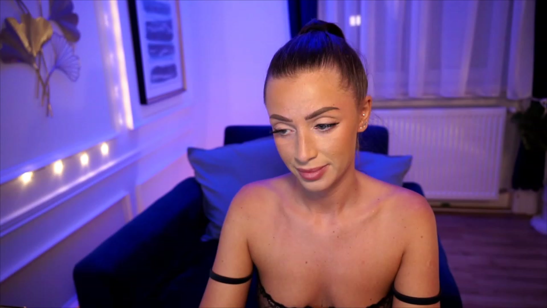 Gallery image thumbnail from emma_ruby's myfreecams stream on, 08/05/2023, 19:50 image 2 of 20