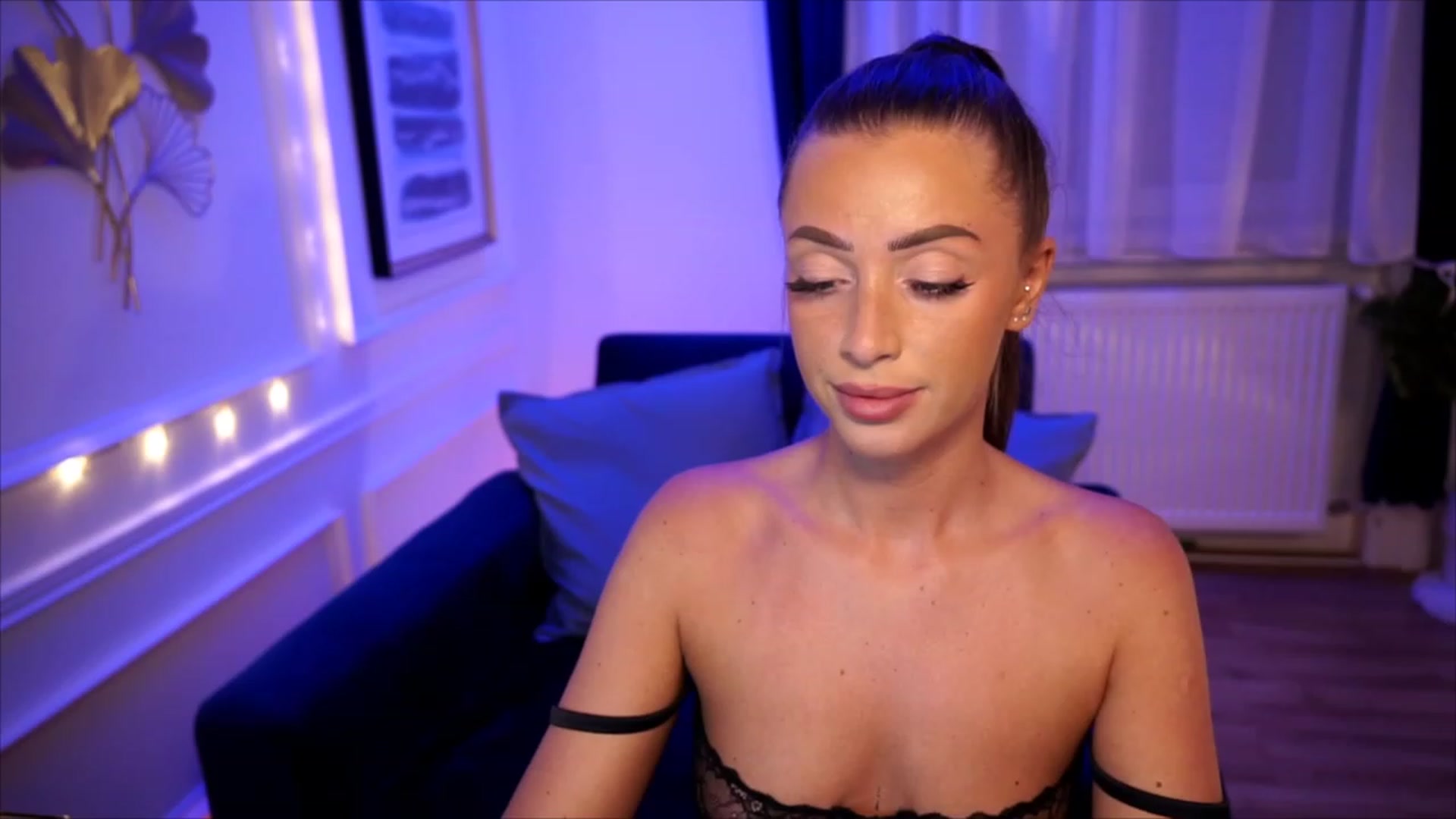 Gallery image thumbnail from emma_ruby's myfreecams stream on, 08/05/2023, 19:50 image 3 of 20