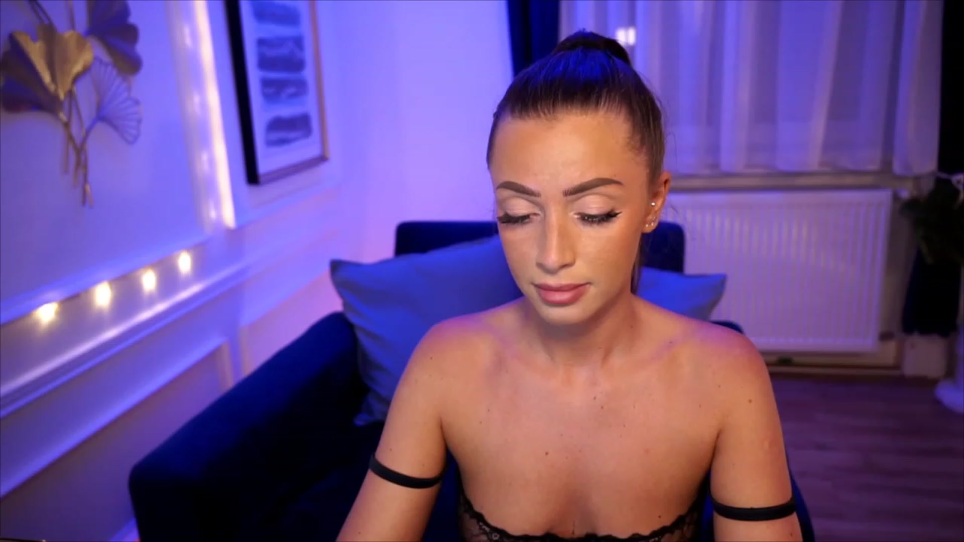 Gallery image thumbnail from emma_ruby's myfreecams stream on, 08/05/2023, 19:50 image 1 of 20