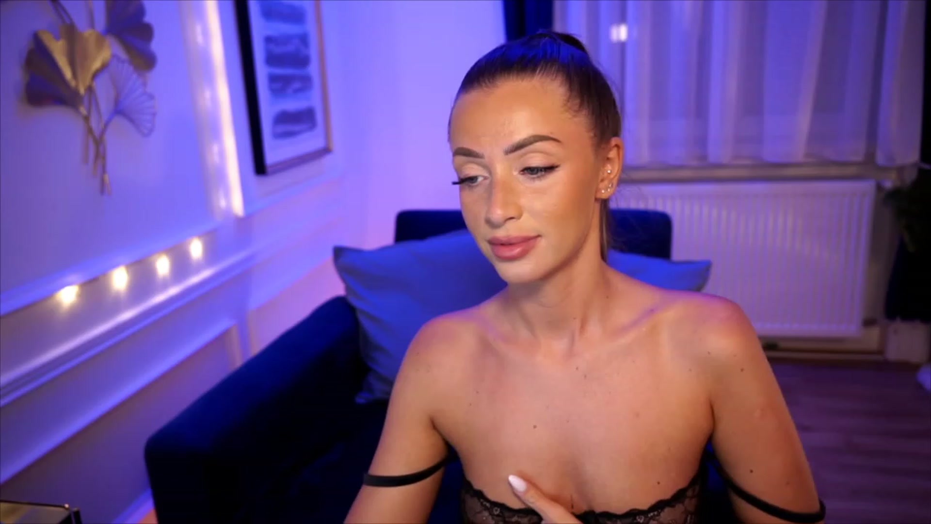 Gallery image thumbnail from emma_ruby's myfreecams stream on, 08/05/2023, 19:50 image 15 of 20