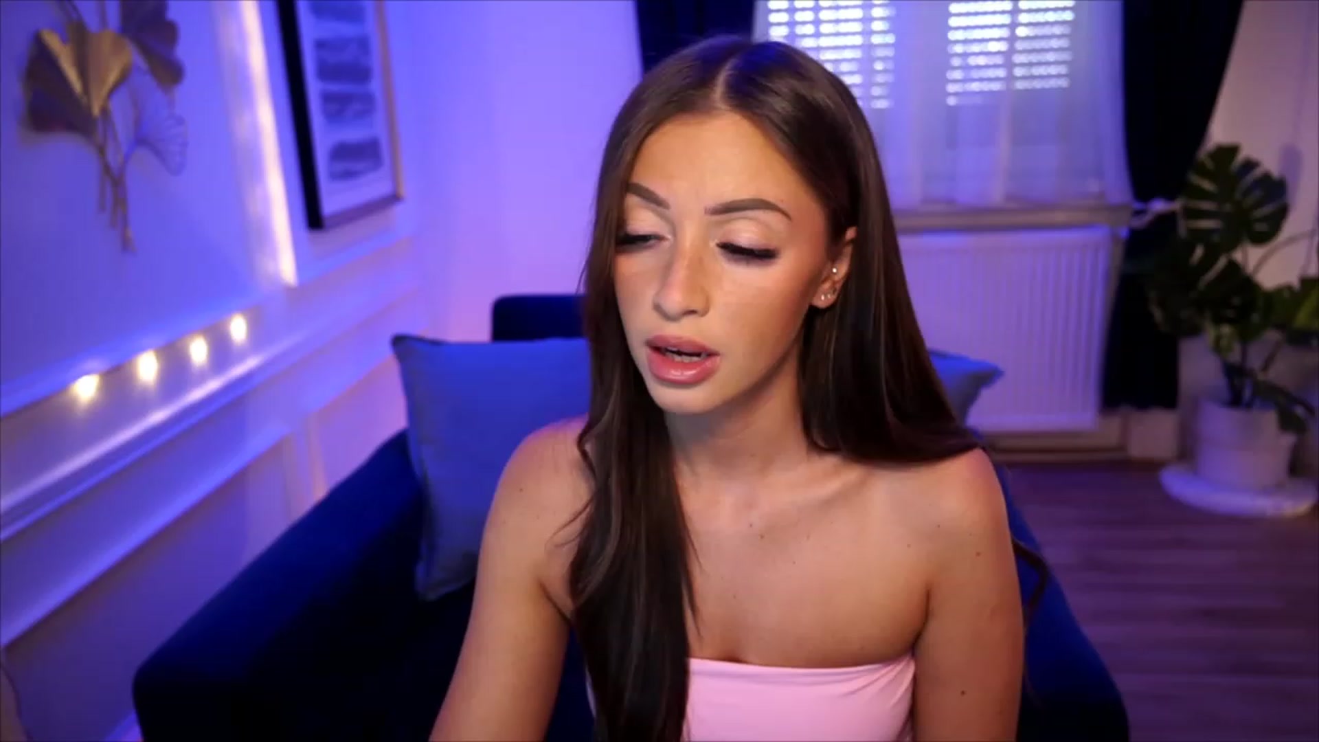 Gallery image thumbnail from emma_ruby's myfreecams stream on, 08/08/2023, 10:31 image 4 of 20