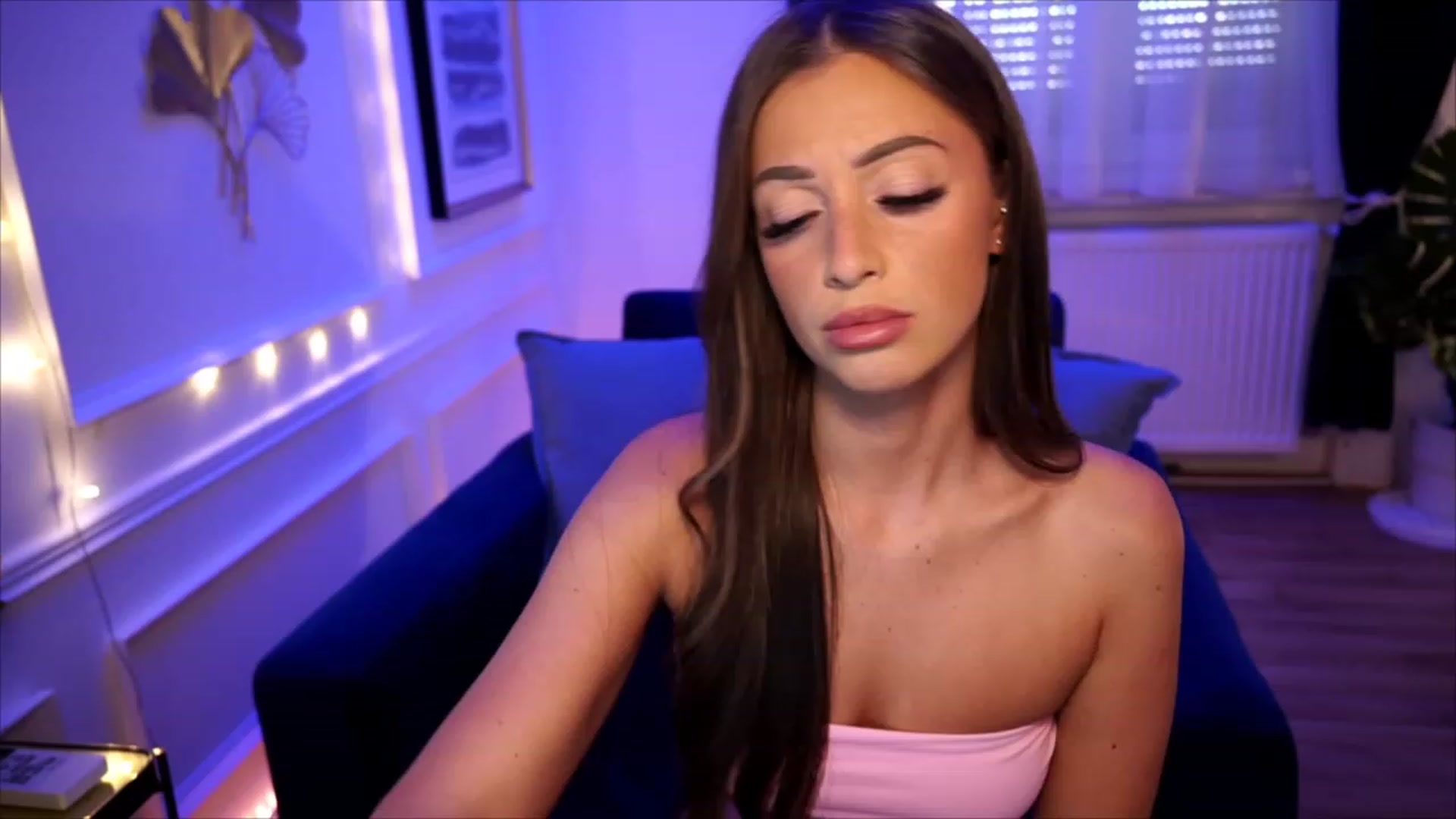 Gallery image thumbnail from emma_ruby's myfreecams stream on, 08/08/2023, 10:31 image 11 of 20
