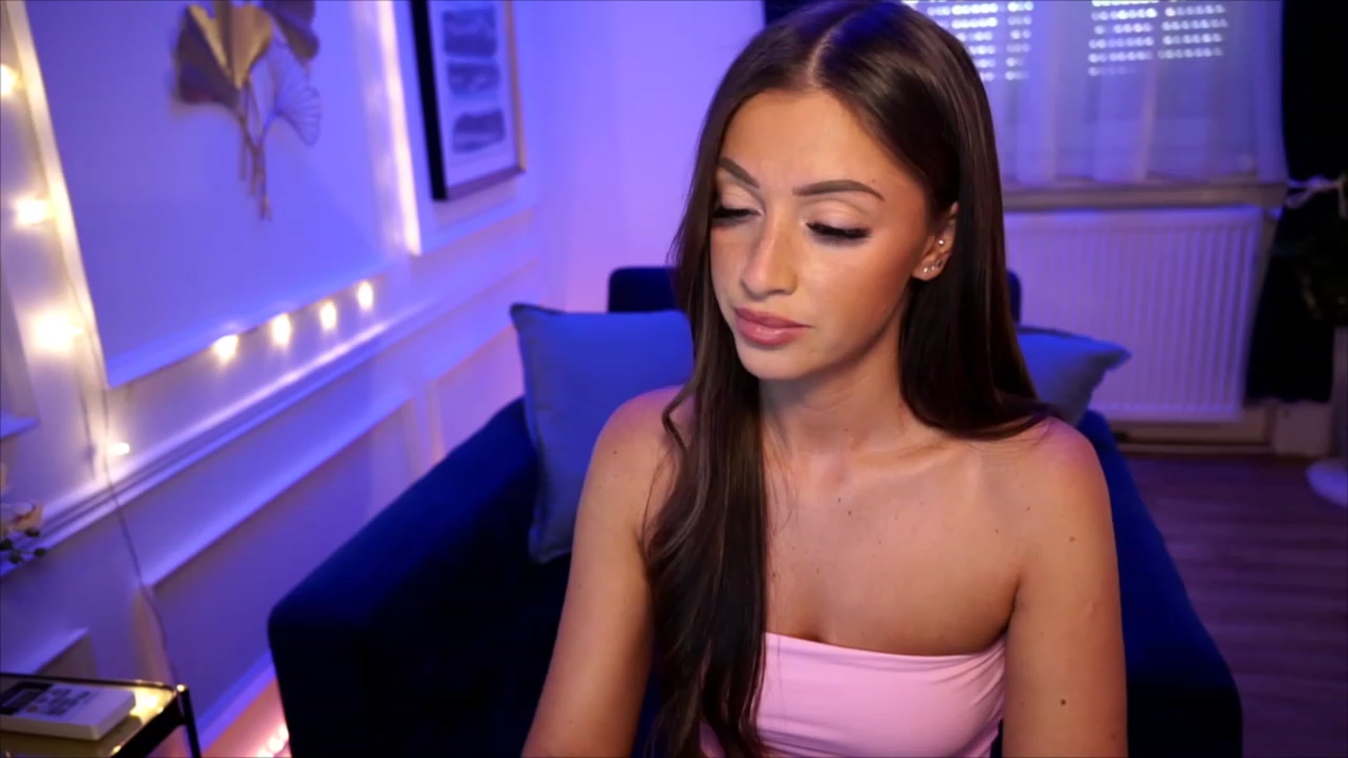 Gallery image thumbnail from emma_ruby's myfreecams stream on, 08/08/2023, 10:31 image 12 of 20