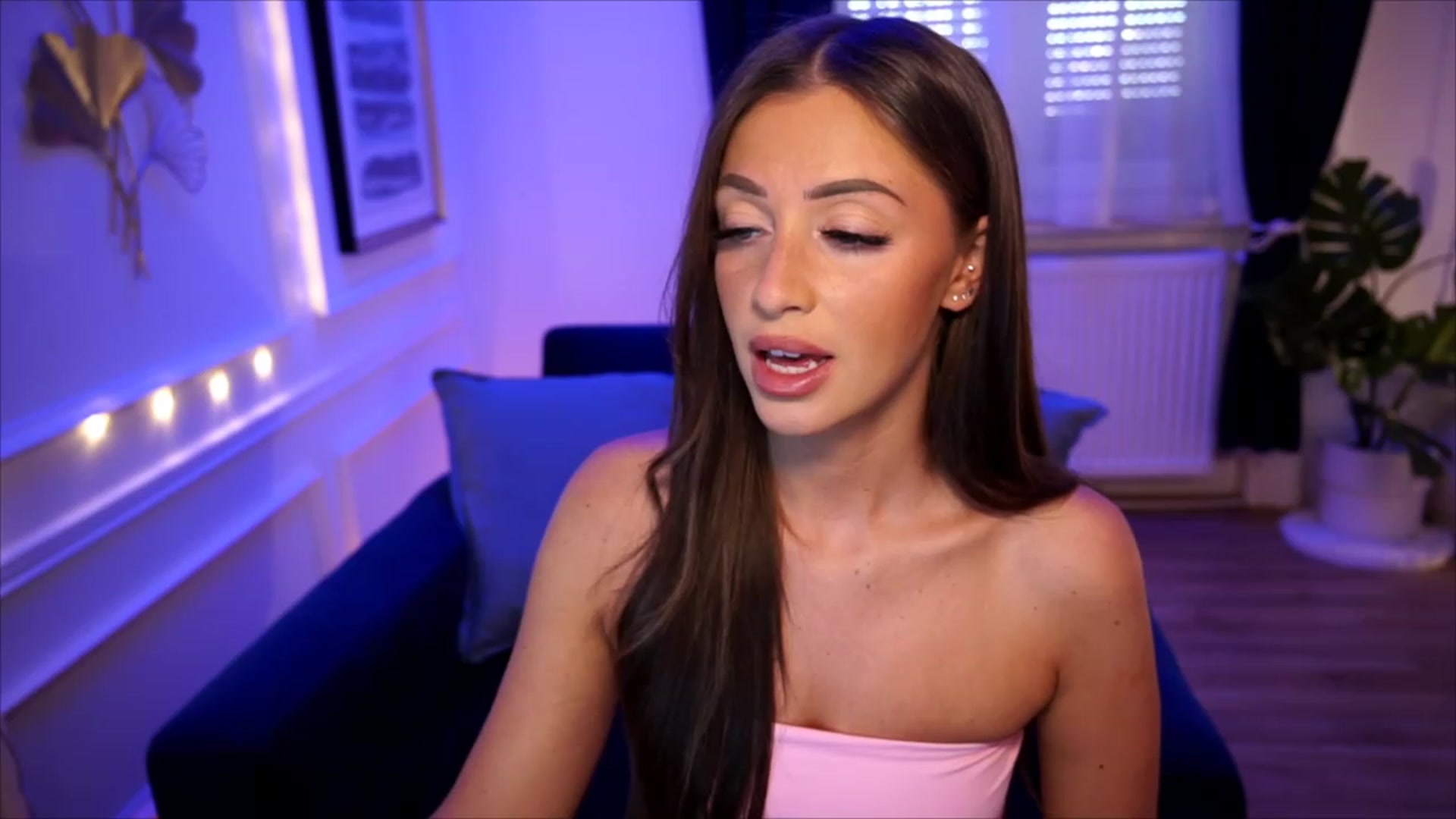 Gallery image thumbnail from emma_ruby's myfreecams stream on, 08/08/2023, 10:32 image 5 of 20