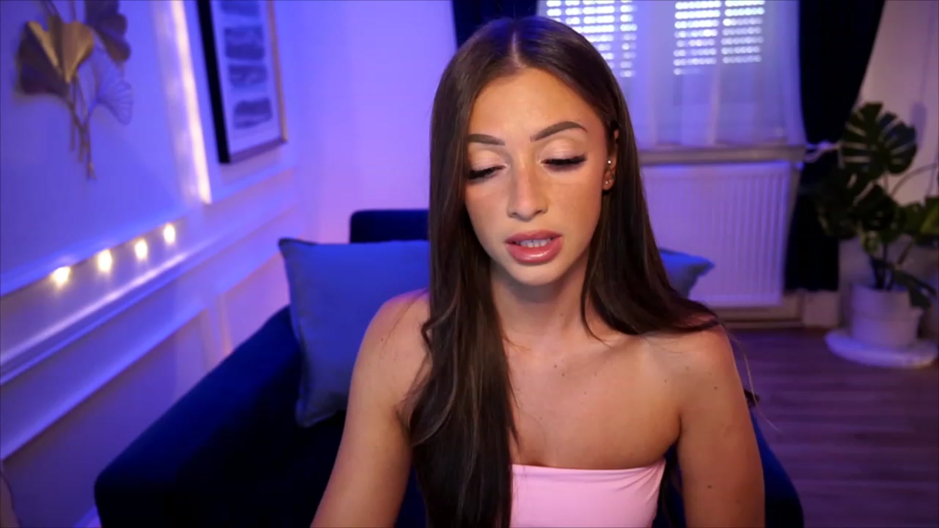 Gallery image thumbnail from emma_ruby's myfreecams stream on, 08/08/2023, 10:32 image 7 of 20