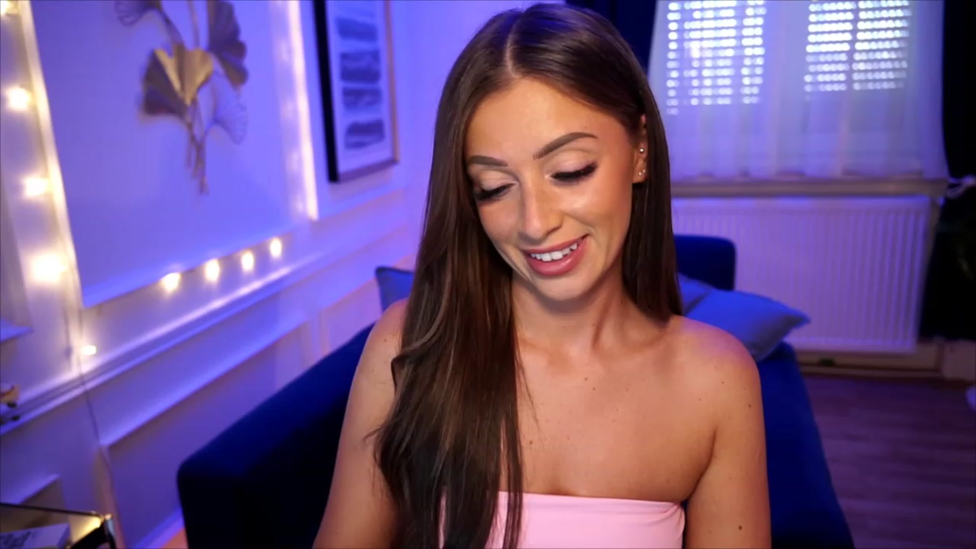 Gallery image thumbnail from emma_ruby's myfreecams stream on, 08/08/2023, 12:20 image 16 of 20