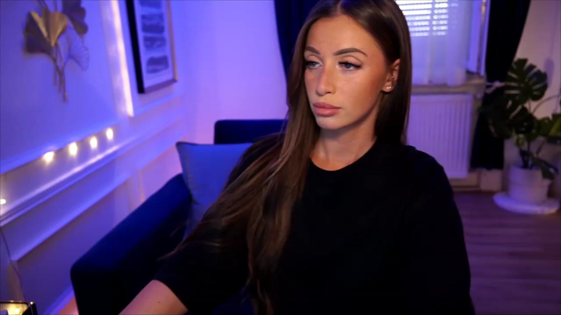 Gallery image thumbnail from emma_ruby's myfreecams stream on, 08/08/2023, 15:28 image 11 of 20