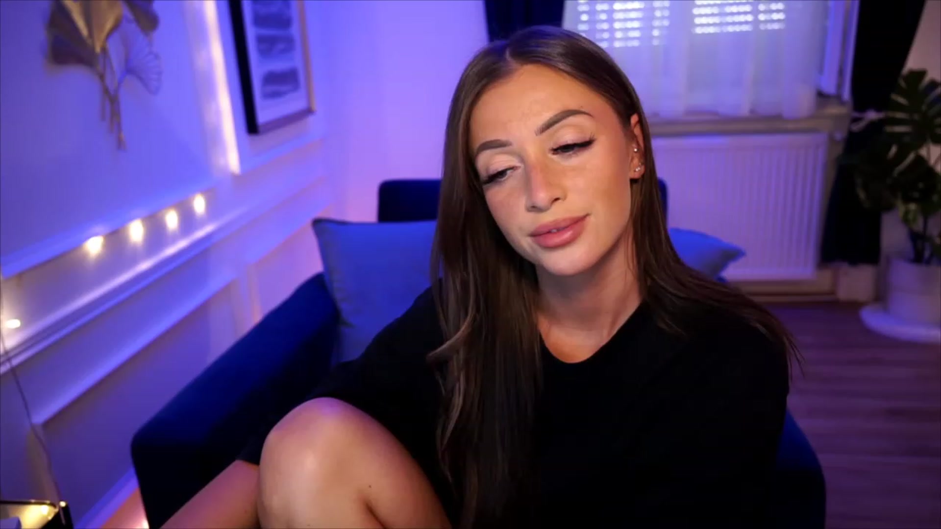 Gallery image thumbnail from emma_ruby's myfreecams stream on, 08/08/2023, 15:28 image 19 of 20